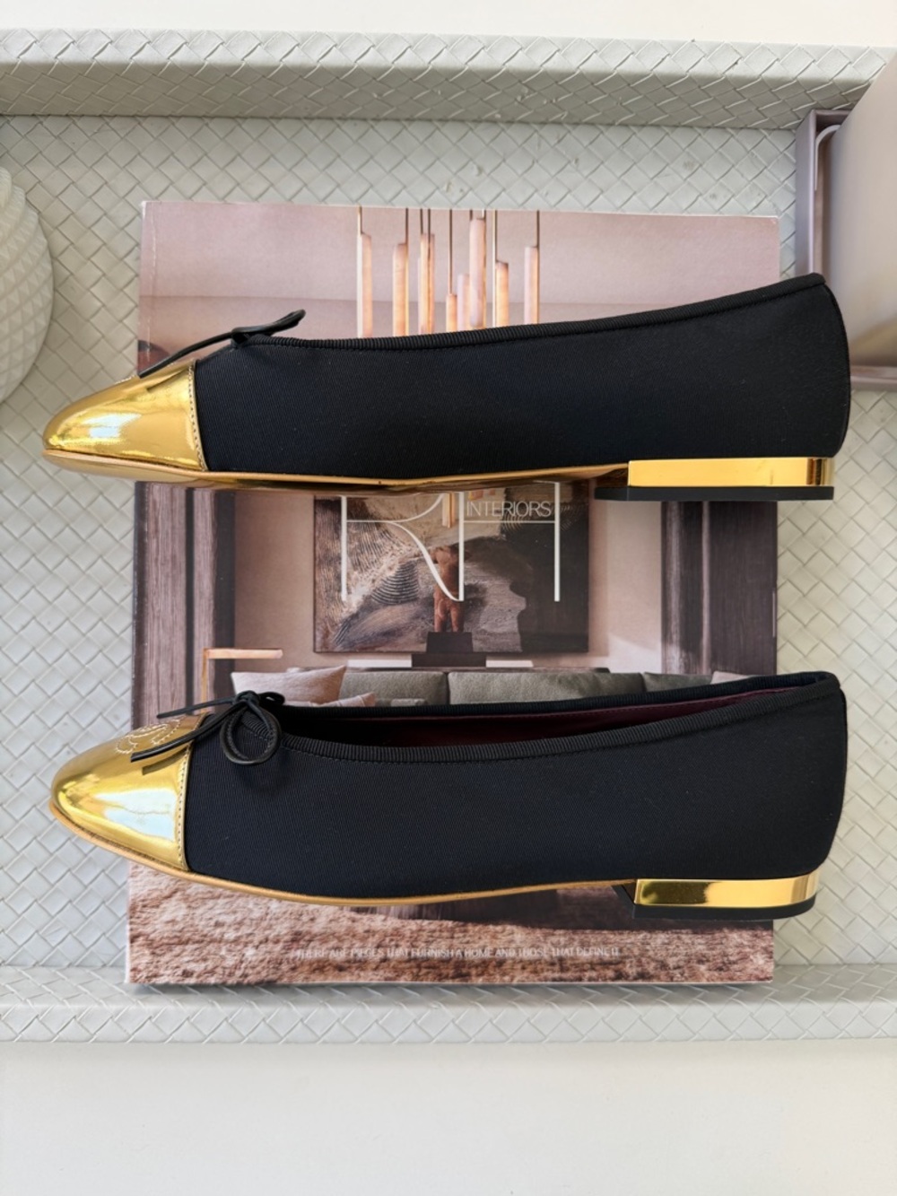CHANEL GOLD METALLIC GROSGRAIN CC LOGO CAPTOE BLACK FABRIC BALLET FLATS SHOES 38 - Picture 10 of 17
